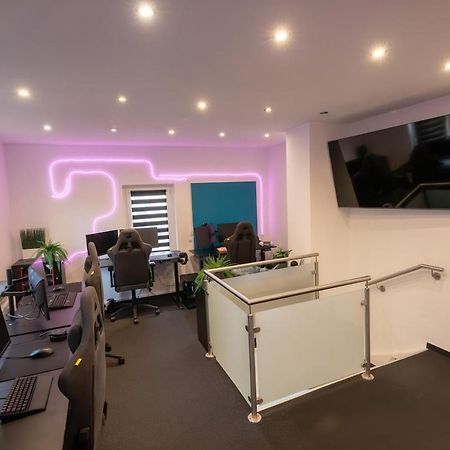דירות באיירוט World Of Esport מראה חיצוני תמונה