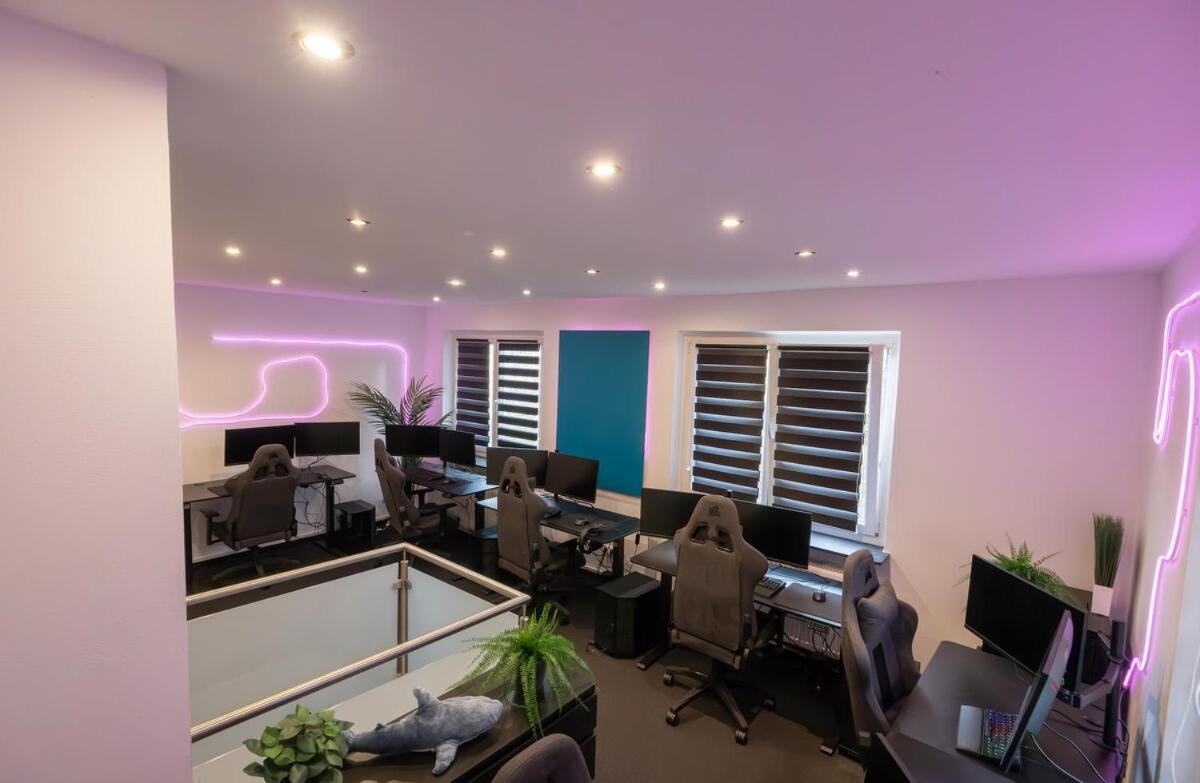 דירות באיירוט World Of Esport מראה חיצוני תמונה